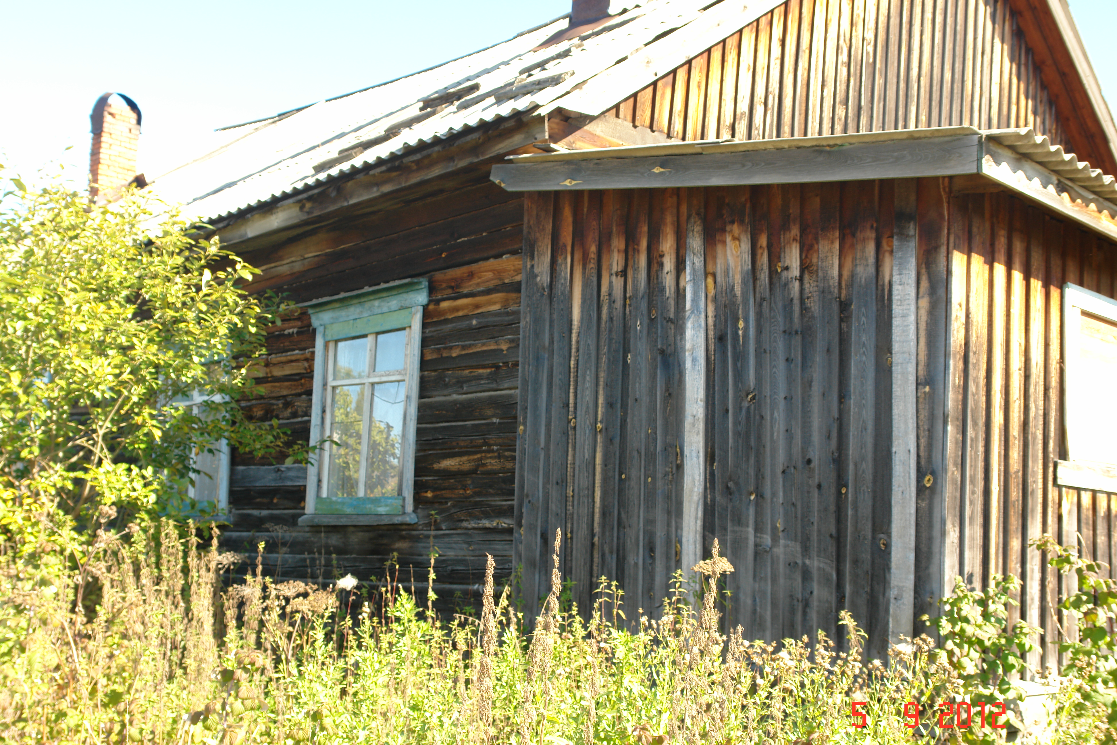 Продам Бревенчатый дом п.Илим 50кв.м. с земельным участком 21сотка, в  собственности, за участком лес, хорошее место для отдыха, чистый воздух.  Документы готовы